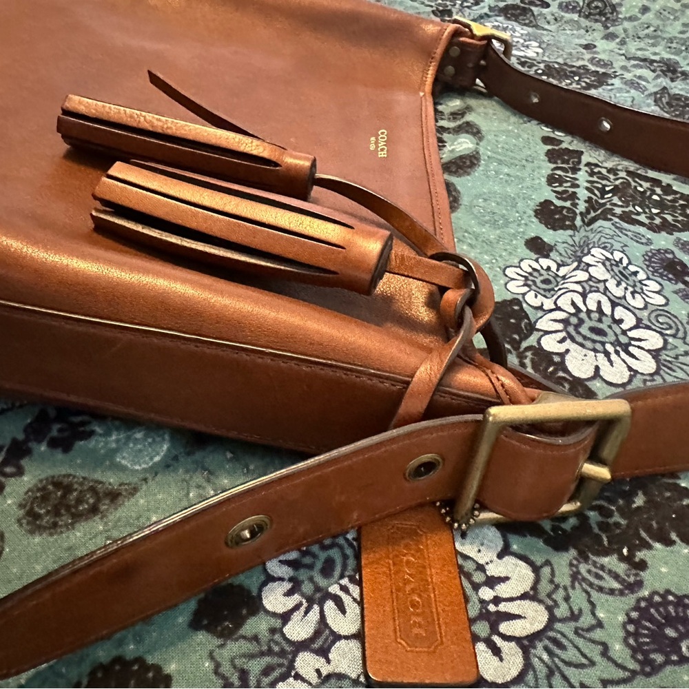 Authentic Coach Large Leather Tote - Picture 3 of 5